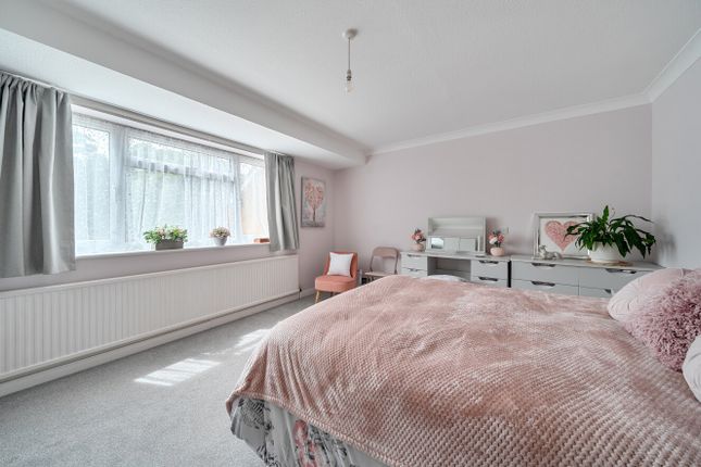 71, Heron Wood Road, Hampshire photo 4