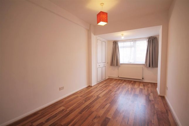 18, Mead Way, Canterbury photo 5