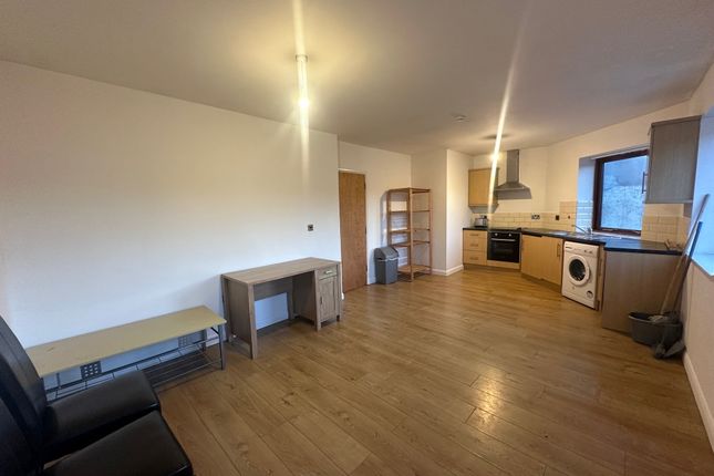 Apartment 4, 2 Common Road, HUDDERSFIELD photo 2