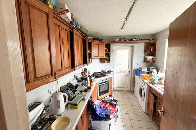 63 Field Lane, Camberley photo 2