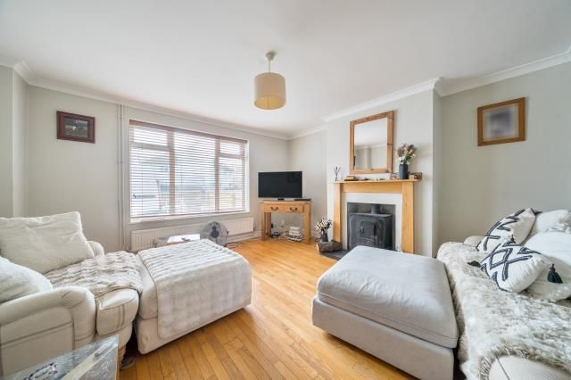 61, Merton Way, Kidlington photo 2
