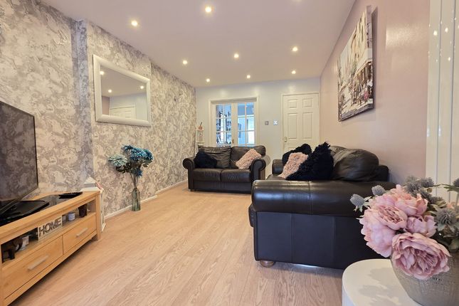 40, Stowe Drive, Southam photo 2