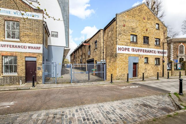 Thumbnail Flat to rent in Granary House, 2 Hope Wharf, Rotherhithe