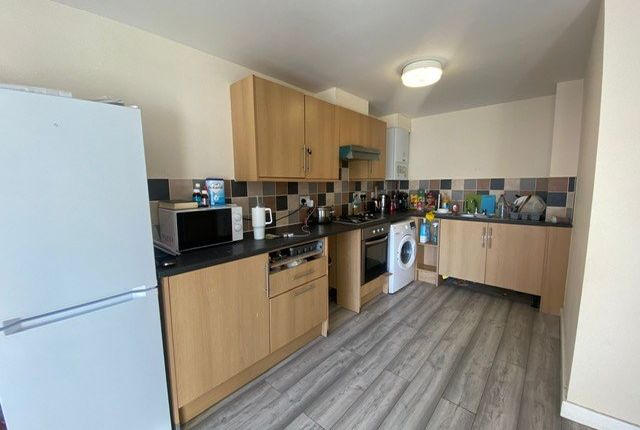 Flat to rent in George Street, Barking