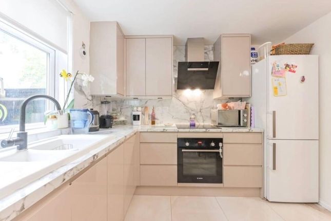 4, Blackthorn Street, London photo 2