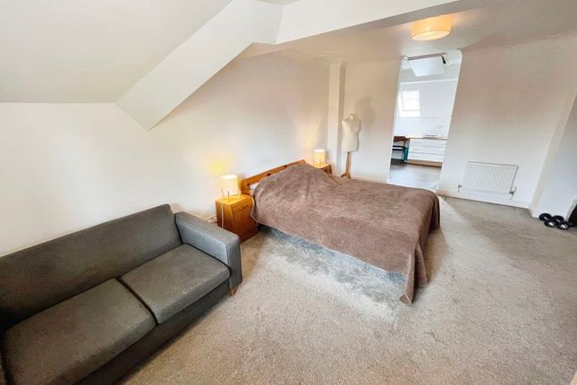 Town house for sale in Ash Lawns, Bolton