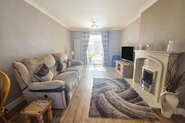 15, Tanfields Grove, Corby photo 4