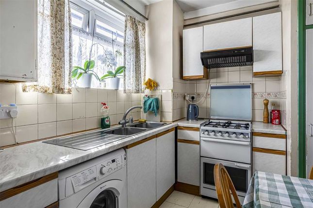 Flat for sale in Nelson Square, London