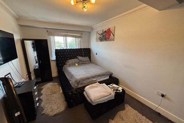 15, Central Court, Chigwell photo 5
