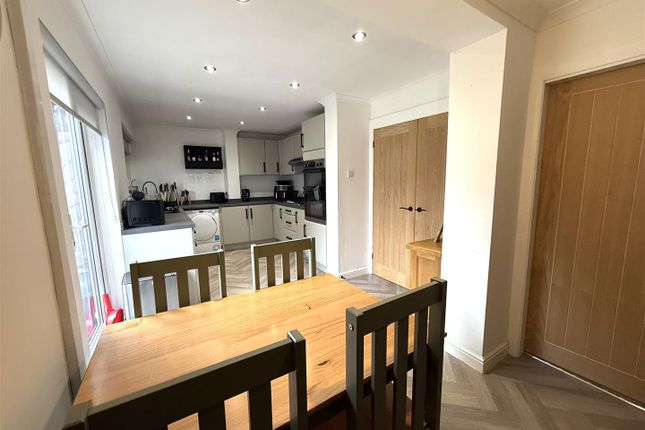 Foxglove Close, Rugeley photo 5