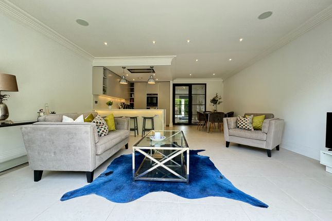 Four Jubilee Mews, Glen Island, Taplow photo 3
