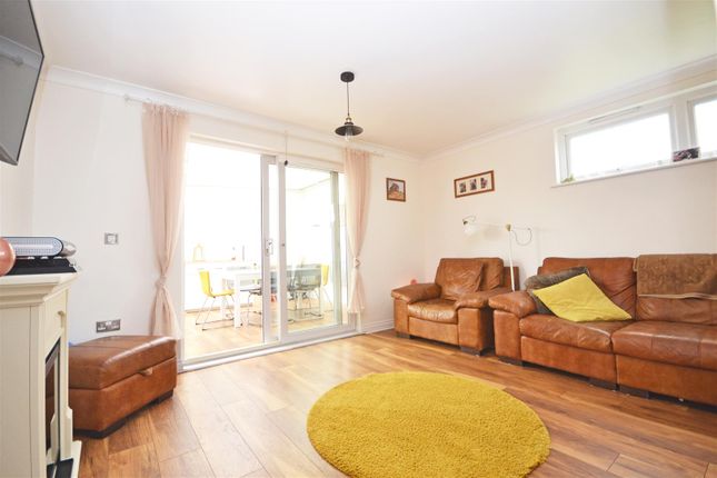 27, Primrose Place, Isleworth photo 3