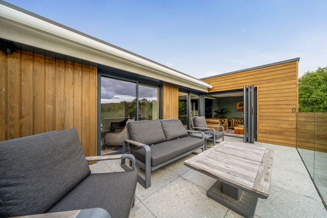 1 Chantry Close, Pulborough photo 3