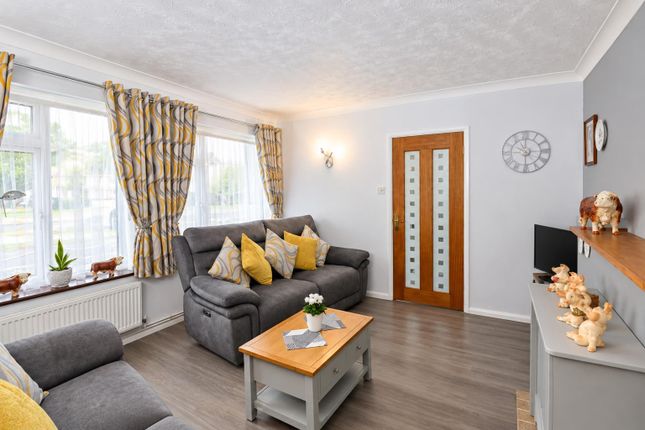 20, Hindell Close, Farnborough photo 4