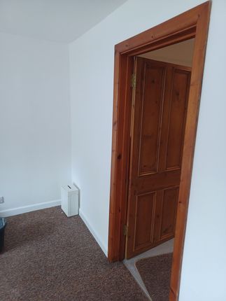 Lower Ground Floor Flat 6, Wesley Place, St Ives photo 5