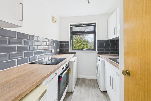 18, Woodley Court, Amersham photo 2