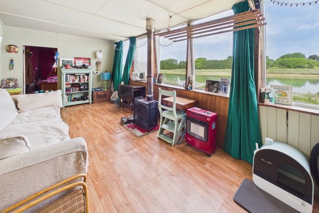 4b, Riverbank, Shoreham-by-sea photo 2