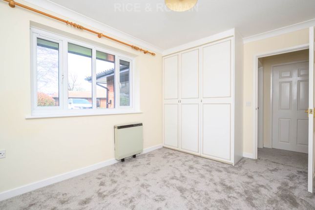 41, Oakmead Green, Epsom photo 5
