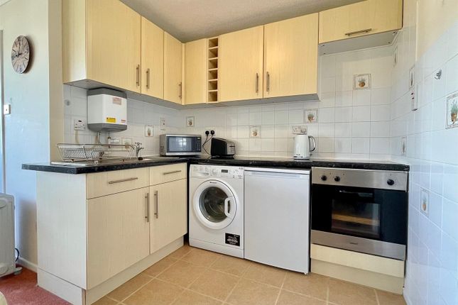 276 Belle Aire Chalet Park, Beach Road, Great Yarmouth photo 3