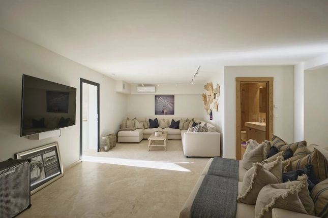 Detached house for sale in Cannes, 06400, France