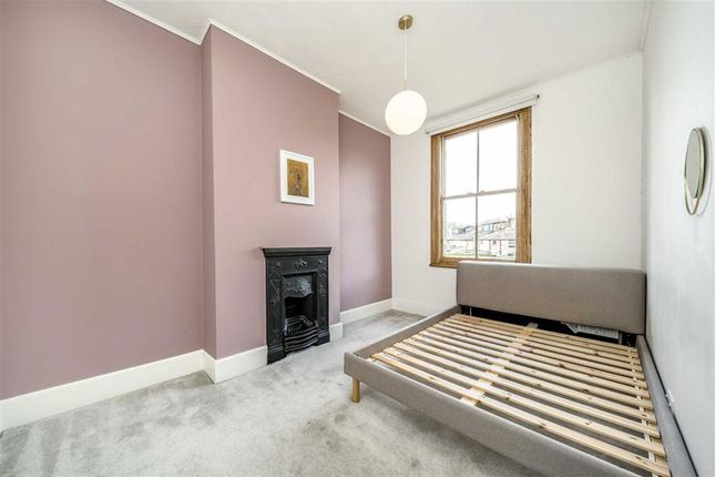 Flat to rent in Manor Park, London