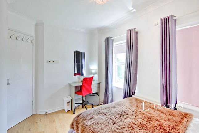 Room 2, 30, Lister Tye, Chelmsford photo 4