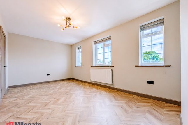 14A, Hook Road, Greater London photo 5