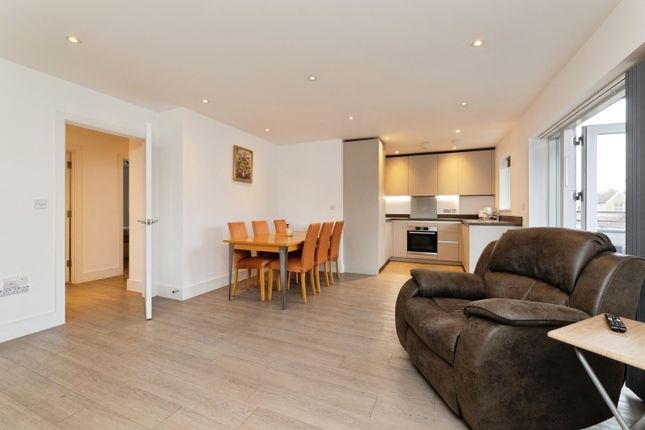 Flat 4/Athlone House, 14 Thomas Barnardo Way, Ilford photo 2