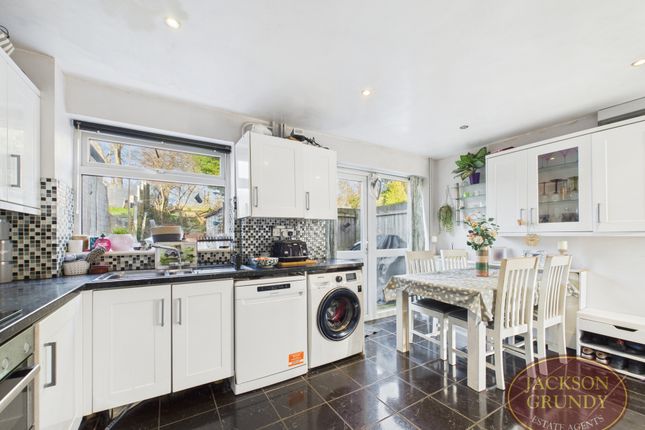11, Meadow Rise, Towcester photo 3