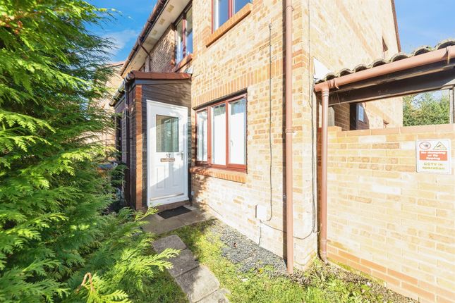 57, Tudor Close, Hatfield photo 2