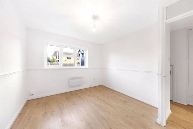 90 Walton Park, Walton-On-Thames photo 4