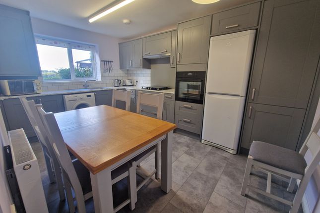 121 Stoodham, South Petherton photo 3