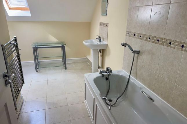 14 Abbey Court, Thomas Webb Close, DAVENTRY photo 4