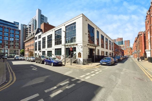 Studio flat on 25, Britannia House, Leeds, £115,000