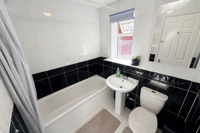 27, Halleys Way, Dunstable photo 4