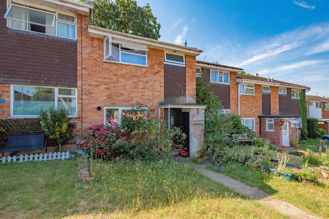 11, Hartford Rise, Camberley photo 3