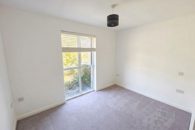 2 Olivers Yard, Church Street, Helston photo 5