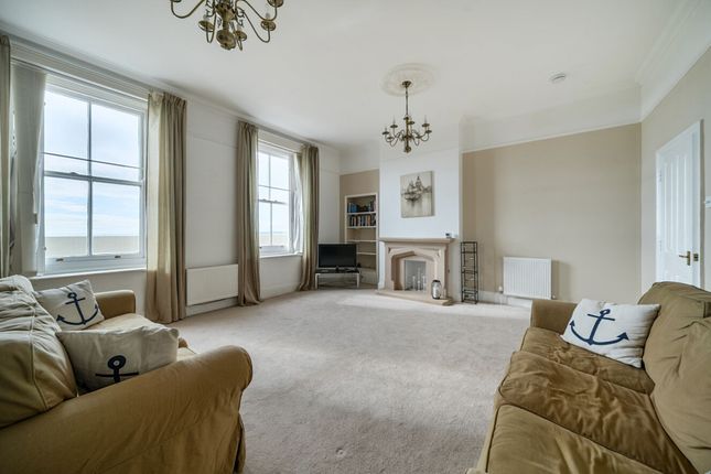 Flat 8, Royal Apts Sea Front, Hayling Island photo 2