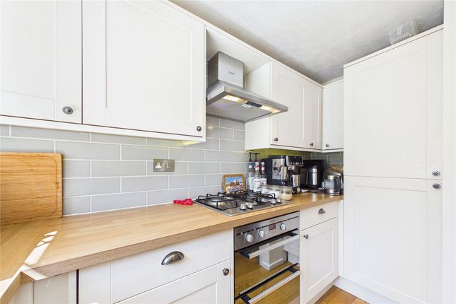 4, Oldbury Close, Camberley photo 4