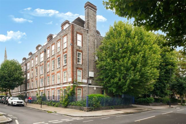 Studio flat on 8, Kennistoun House, Leighton Road, London, £275,000