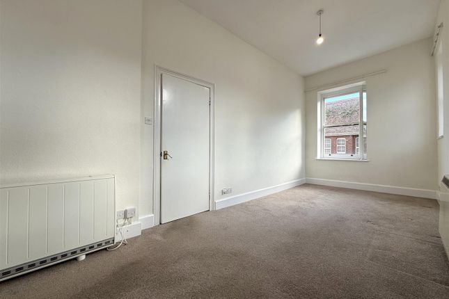 Flat C, 9, South Embankment, Dartmouth photo 3