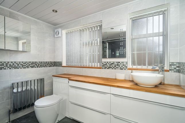 11a Moorside Gardens, Drighlington photo 4