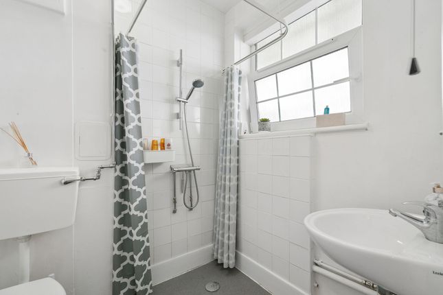 Flat 3, George Beare Lodge Worsopp Drive, London photo 3