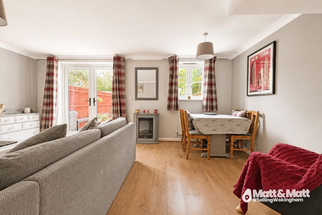 42 Dowles Green, Wokingham, Berkshire photo 3