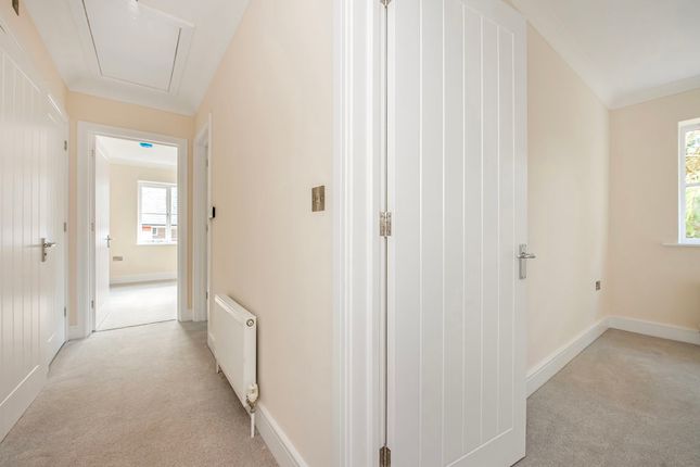 6, Netherwood Close, Midhurst photo 4