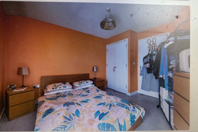 Flat 53, Martlesham Walk, London photo 4