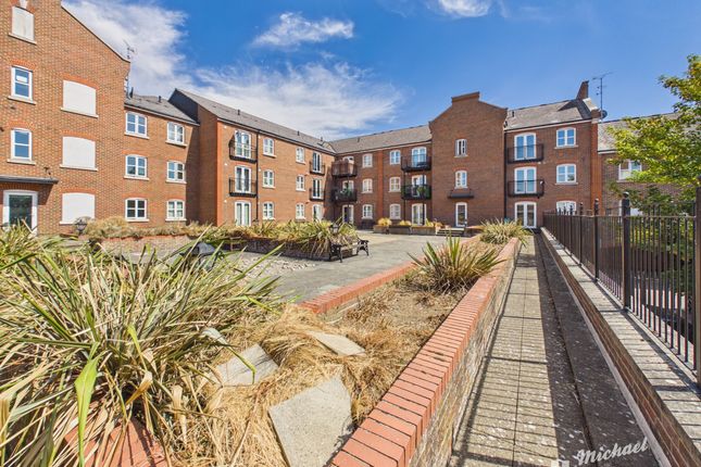 21 Summers House, Aylesbury photo 3