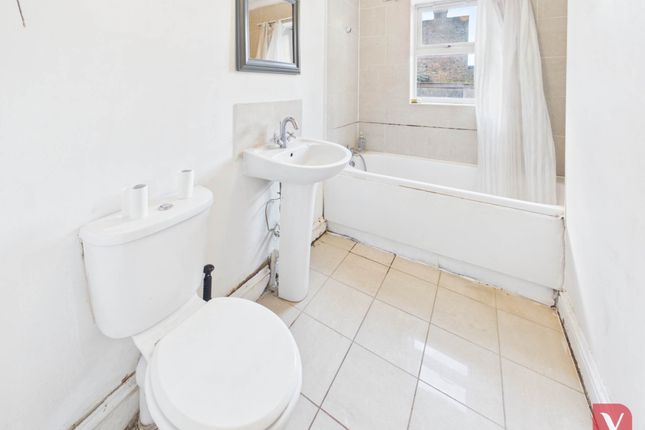 Flat 2, High Town Road, Luton photo 4
