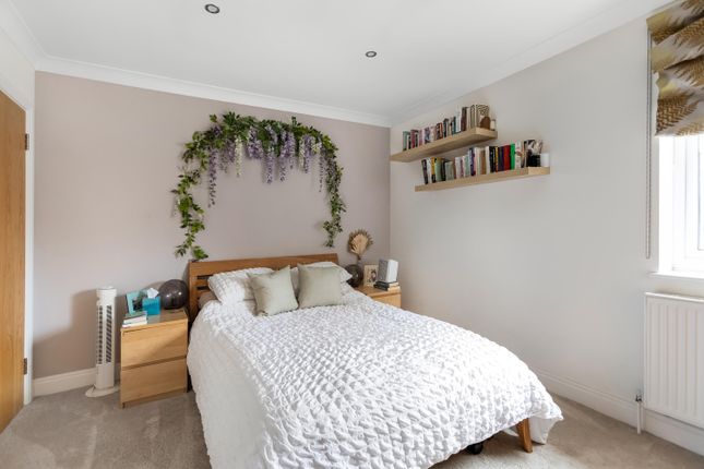 Flat for sale in Fryday Grove Mews, London