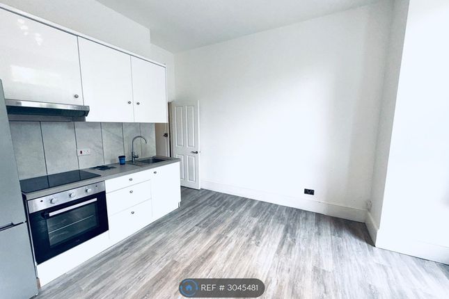 Flat   Madeley Road, Ealing, London photo 5